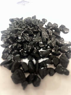 Cascalho de Turmalina Negra – Proteção Energética e Decoração | 100g - Crystal Candles