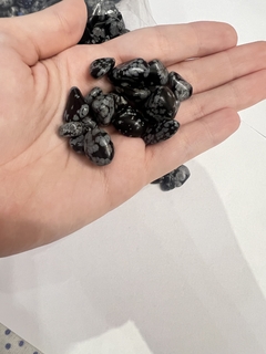 Kit Obsidiana Floco de Neve – Cristal Raro em Pedras miúda para Proteção | 20g ou 50g na internet