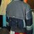 Chaqueta mini supra en escala de gris con azul con nueve bolsillos a partir de material recuperado - TRANS