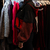 Imagen de Chaqueta mini supra rojo con negro con nueve bolsillos a partir de material recuperado