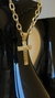 Pingente Cruz Friso Triplo em Ouro Amarelo 18k
