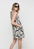 VESTIDO CURTO RETO ESTAMPADO VISCOSE C/ LINHO PRETO E BRANCO - comprar online
