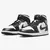 Air Jordan 1 Mid Panda na internet