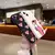 Capa de silicone macia Pink Panther para iPhone Plus com alça de mão - comprar online