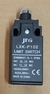 CHAVE FIM DE CURSO JNG | LXK-P102 | CORPO PLASTICO | PISTÃO COM ROLDANA 11MM CURTO | 1NA+1NF
