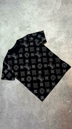 CAMISETA LV GRIFE ''ESTAMPA/PRETA''