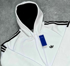 MOLETOM ADI ''LISTRAS/BRANCO'' - comprar online