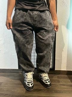 CALCA CARGO BAGGY ''PRETO STONED''