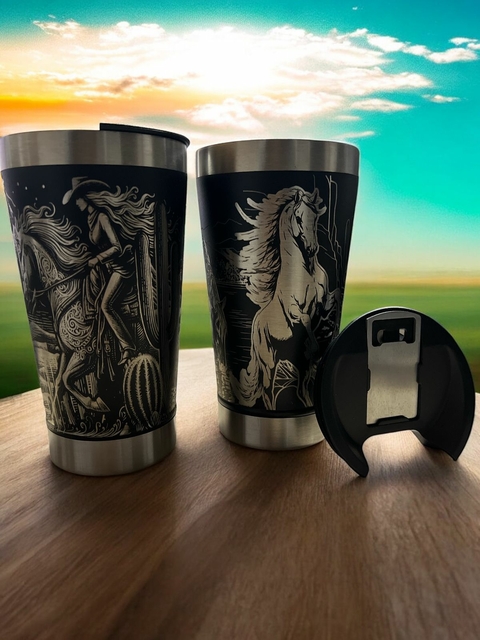 Copo Térmico Personalizado a Laser com Gravação 360º - Cavalo & Cowgirl, 473ml com Tampa e Abridor