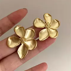 Pendientes de flores de Metal con textura mate. Varios estilos. - comprar online