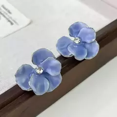 Pendientes de flores de Metal con textura mate. Varios estilos. - tienda online