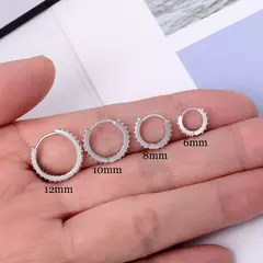 Par de pendientes de aro minimalistas de acero inoxidable, Zirconita. - El cofre de Delfa