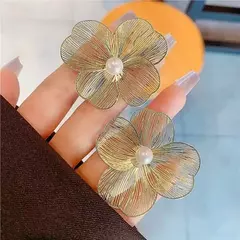 Pendientes de flores de Metal con textura mate. Varios estilos.