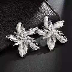Pendientes de flores de Metal con textura mate. Varios estilos. - tienda online