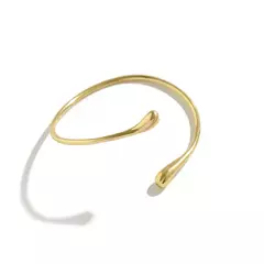 Pulsera antebrazo simple, punta en forma de gota.