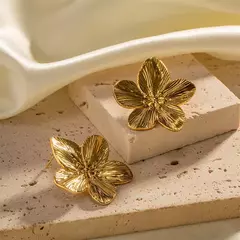 Pendientes de flores de Metal con textura mate. Varios estilos.