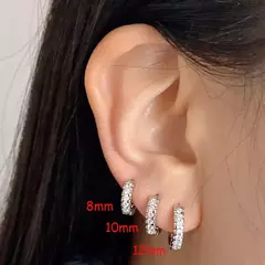 Imagen de Par de pendientes de aro minimalistas de acero inoxidable, Zirconita.