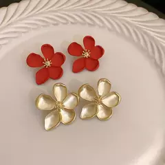 Pendientes de flores de Metal con textura mate. Varios estilos. en internet
