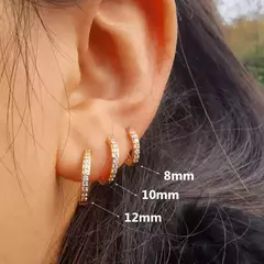 Par de pendientes de aro minimalistas de acero inoxidable, Zirconita. - comprar online