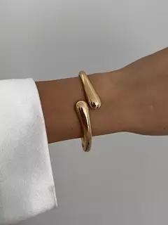 3 estilos, brazaletes de metal vintage. - El cofre de Delfa