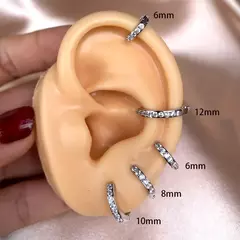 Par de pendientes de aro minimalistas de acero inoxidable, Zirconita. - comprar online
