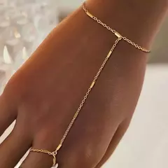 Pulsera de cadena de mano color oro con delicado anillo - tienda online