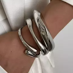 3 estilos, brazaletes de metal vintage. - El cofre de Delfa