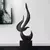 Escultura Abstrata Chama Criativa – Ornamento Artístico para Estante ou Mesa - comprar online