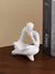 Escultura Momento de Leitura – Arte Minimalista para Estantes e Escritórios na internet