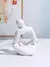 Imagem do Escultura Momento de Leitura – Arte Minimalista para Estantes e Escritórios