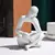 Escultura Momento de Leitura – Arte Minimalista para Estantes e Escritórios