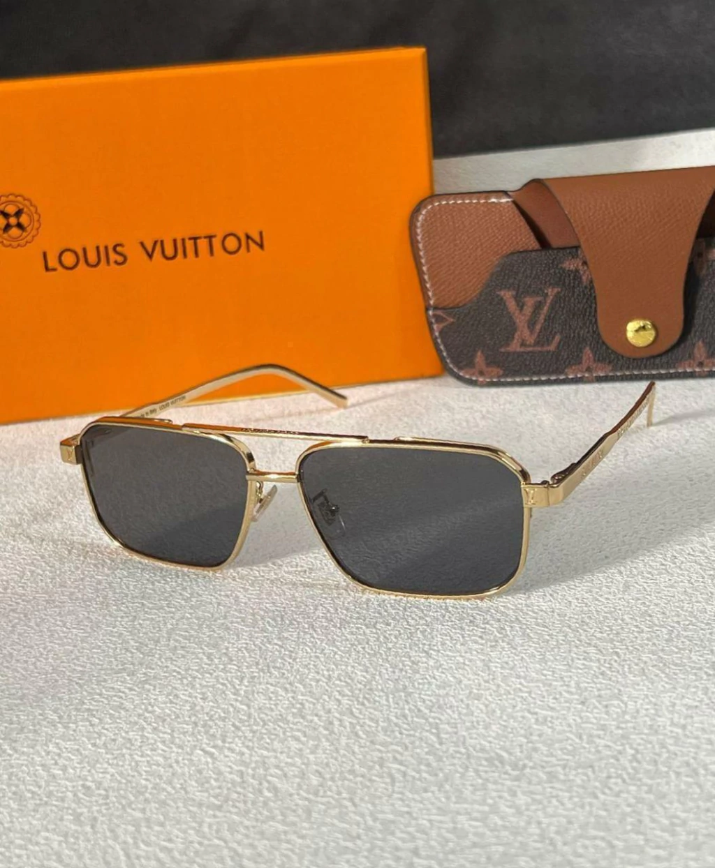 Óculos de Sol Louis Vuitton Dourado Lente Escura Linha Italiana