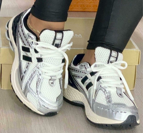 New Balance Mujer – Silver & White