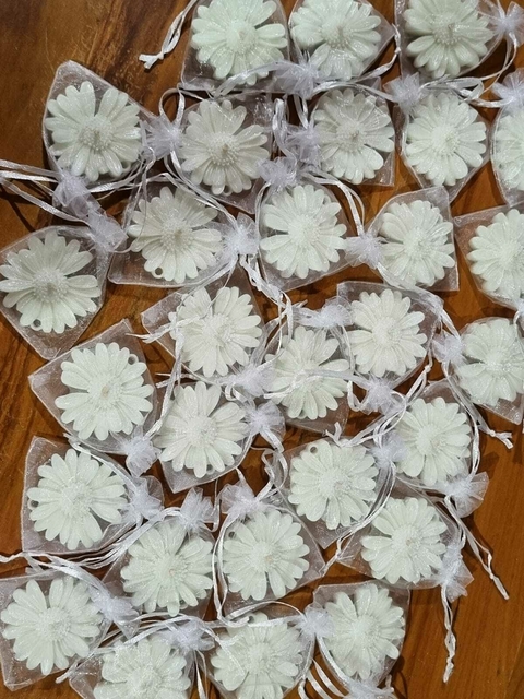 Vela Margarida com saco organza