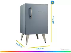 Frigobar Charmoso de 76 litros na cor azul retrô, com dimensões de 80,7 cm de altura, 51,9 cm de largura e 48,2 cm de profundidade.