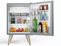 Frigobar Charmoso 76L na cor azul retrô, com design elegante e pés em metal.