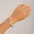 Espiral de Estilo – Pulseira Anel Unissex com Design Torcido em Metal Largo - comprar online