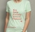 CAMISETA SAUDAÇÕES VERDE/ VERMELHO