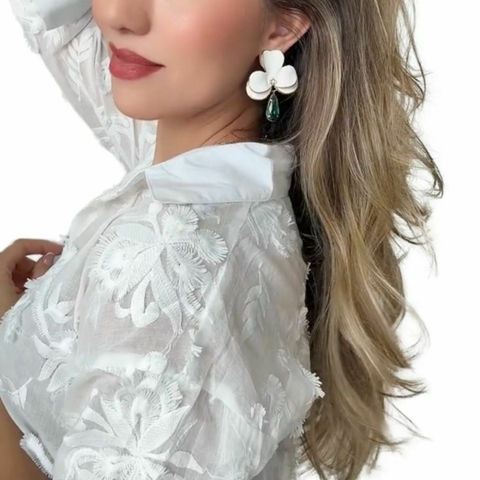 Camisa Premium Branca Flores em Relevo