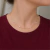BRINCO GOTA PÉROLA DETALHE ORGÂNICO SEMIJOIA OURO 18K - Le Bucô | semijoias | Brincos | Pulseiras | Colares | 