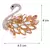 Broche feminino em formato de cisne com strass. Acessório sofisticado, ideal para roupas elegantes e looks refinados.