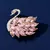 Imagem do Broche feminino em formato de cisne com strass. Acessório sofisticado, ideal para roupas elegantes e looks refinados.