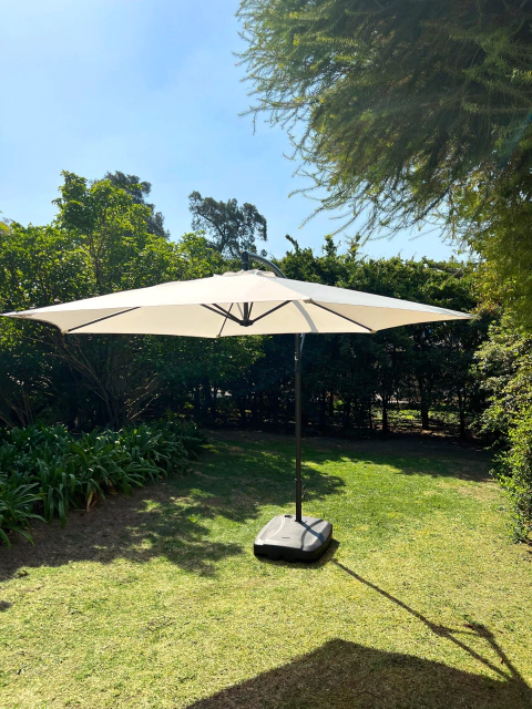 Sombrilla Surya Vaky 3mt Diam.c/base Plast 60lt Sin Funda Impermeable - comprar online