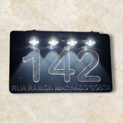 Placa de Número Residencial com Iluminação Solar – Estilo e visibilidade para sua fachada! - comprar online