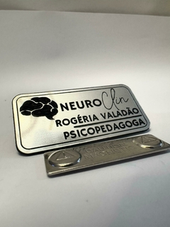 Broche Magnético Acrílico Aço Escovado - comprar online