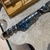 FACA FORJADA EM INOX INTEGRAL – DORSO ENTALHADO – SUPORTE COM TRIDENTE E GARFOS - comprar online