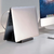 Imagem do Suporte Vertical Ajustável para Laptop com Slot Duplo – Doca Compacta e Ajustável p/ MacBook, HP, Dell e Mais | Organização e Economia de Espaço