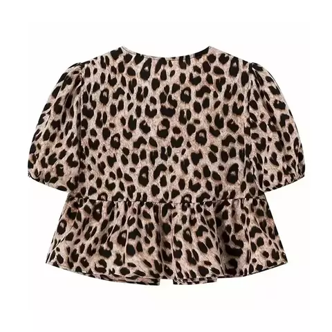 Leopard Vibes Um cropped cheio de atitude, perfeito para quem ama se destacar. - E.Fortes Store