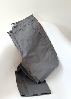 PANTALÓN CHINO - VERSA