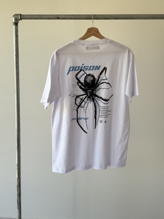 REMERA OVER POISON